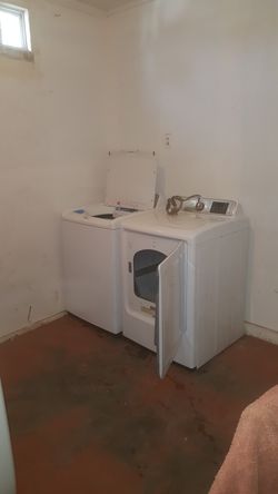 Electric dryer and washer in exellen condition delivery installed and parts everything for $650 30 days guarantee
