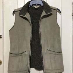 Woolrich Women’s Vest Size M Faux Suede Sherpa Lined  Zip Front Pockets