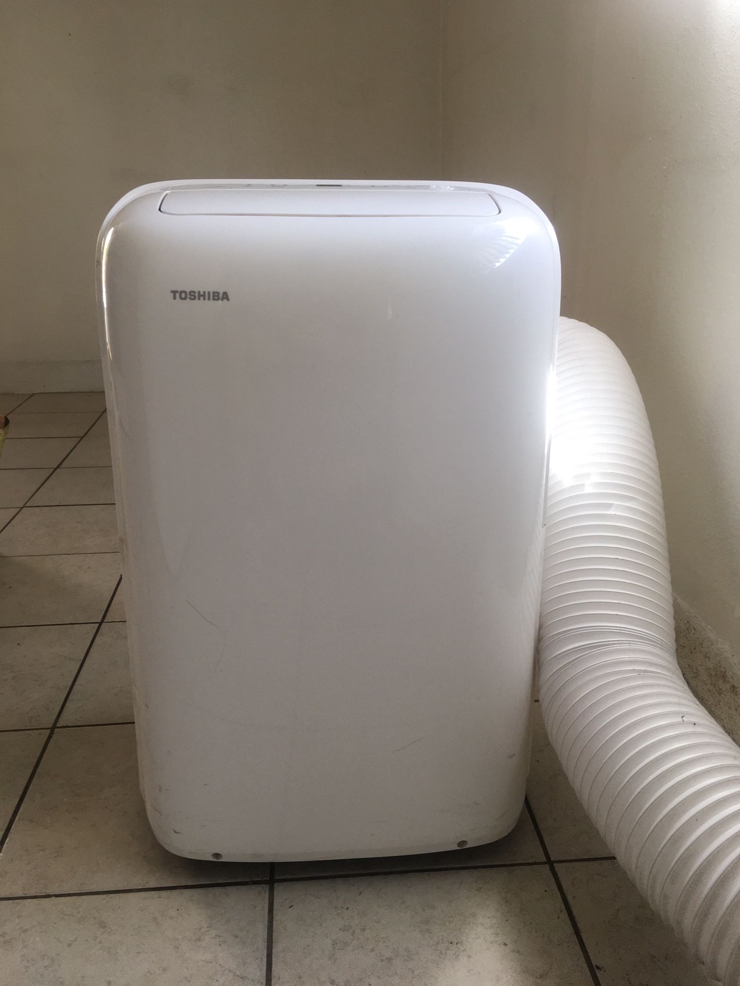 Toshiba Window Air Conditioning Unit - Like New