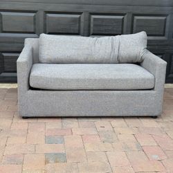 Couch W/Pull Out Bed