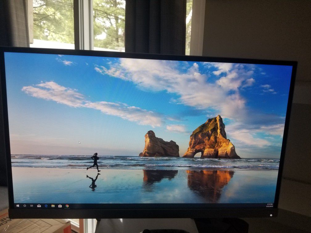 Monitor 27" no scratches, white, like new. Works perfectly