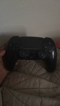 Black ps5 controller