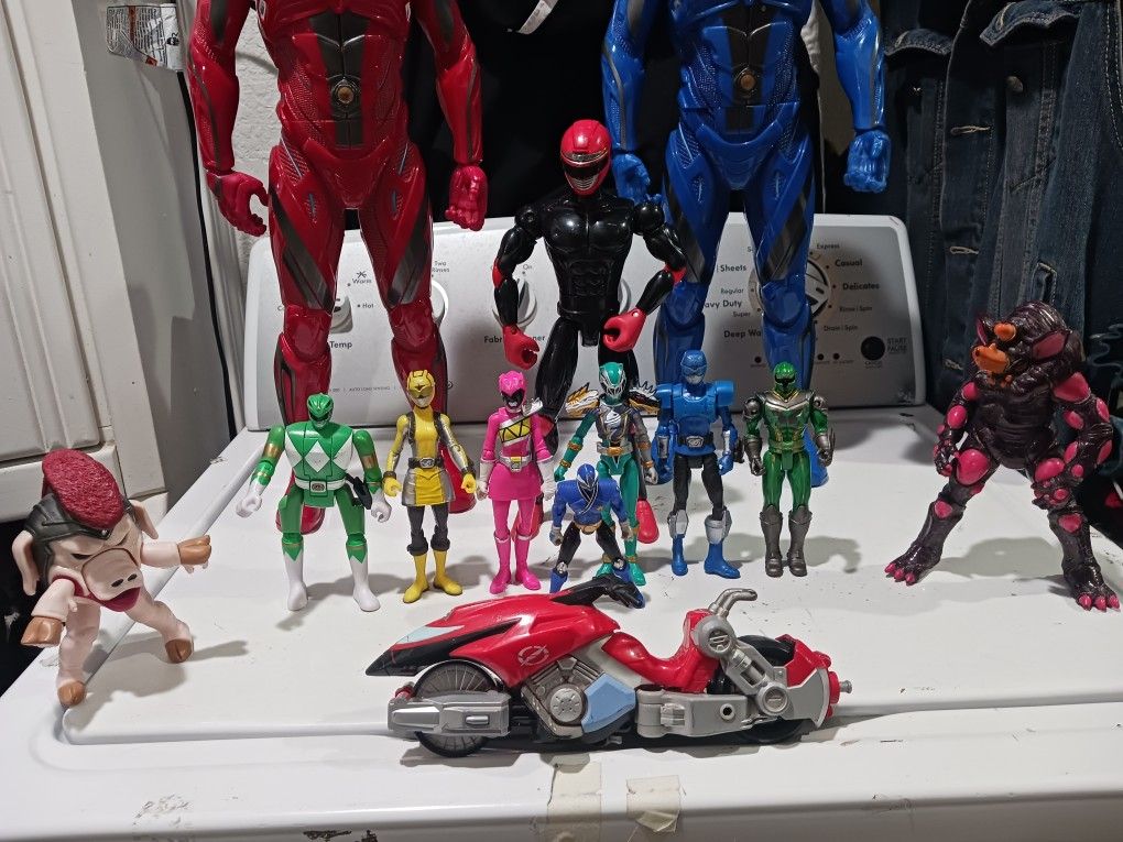 Power Rangers articulated action figures set. Good Condition. '9, 12' and 20' inches tall.