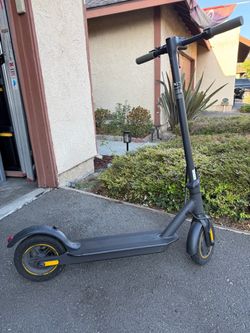 1PLUS Electric Scooter with 10" Solid Tires