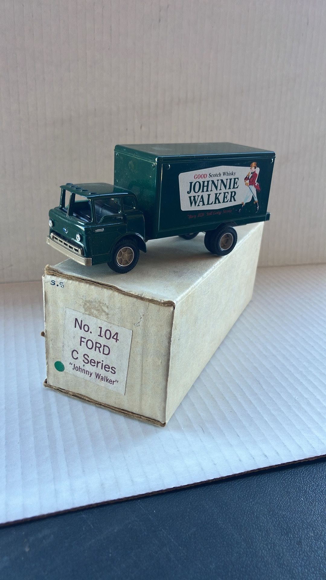 1:55 Scale Dehanes C Series Ford Die Cast Truck