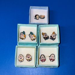 Disney  Snow White Earrings NEW