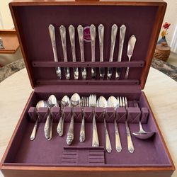 54pc Oneida Community Sweet Briar Silverware for 8 Silverplate 1948 Tudor +Chest