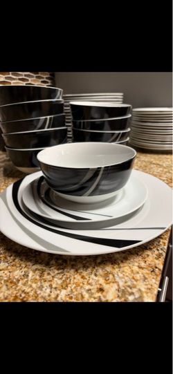 Dinner ware sets