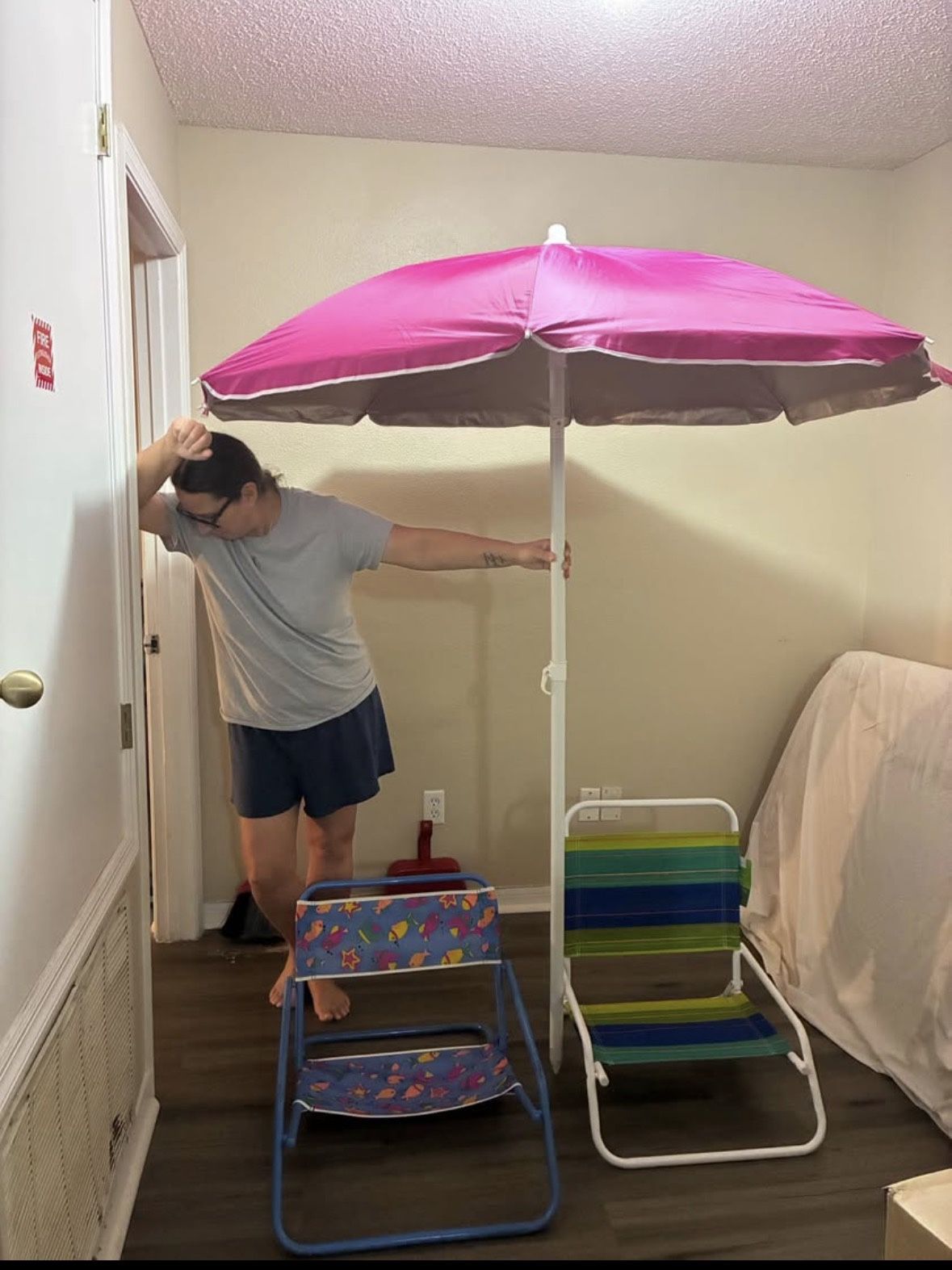 beach umbrella with two chairs