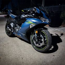 23 Kawasaki ZX-6R 