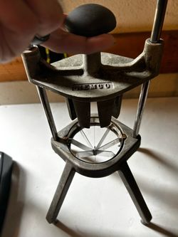 Nemco Commercial 8-Section Fruit & Vegetable Wedger