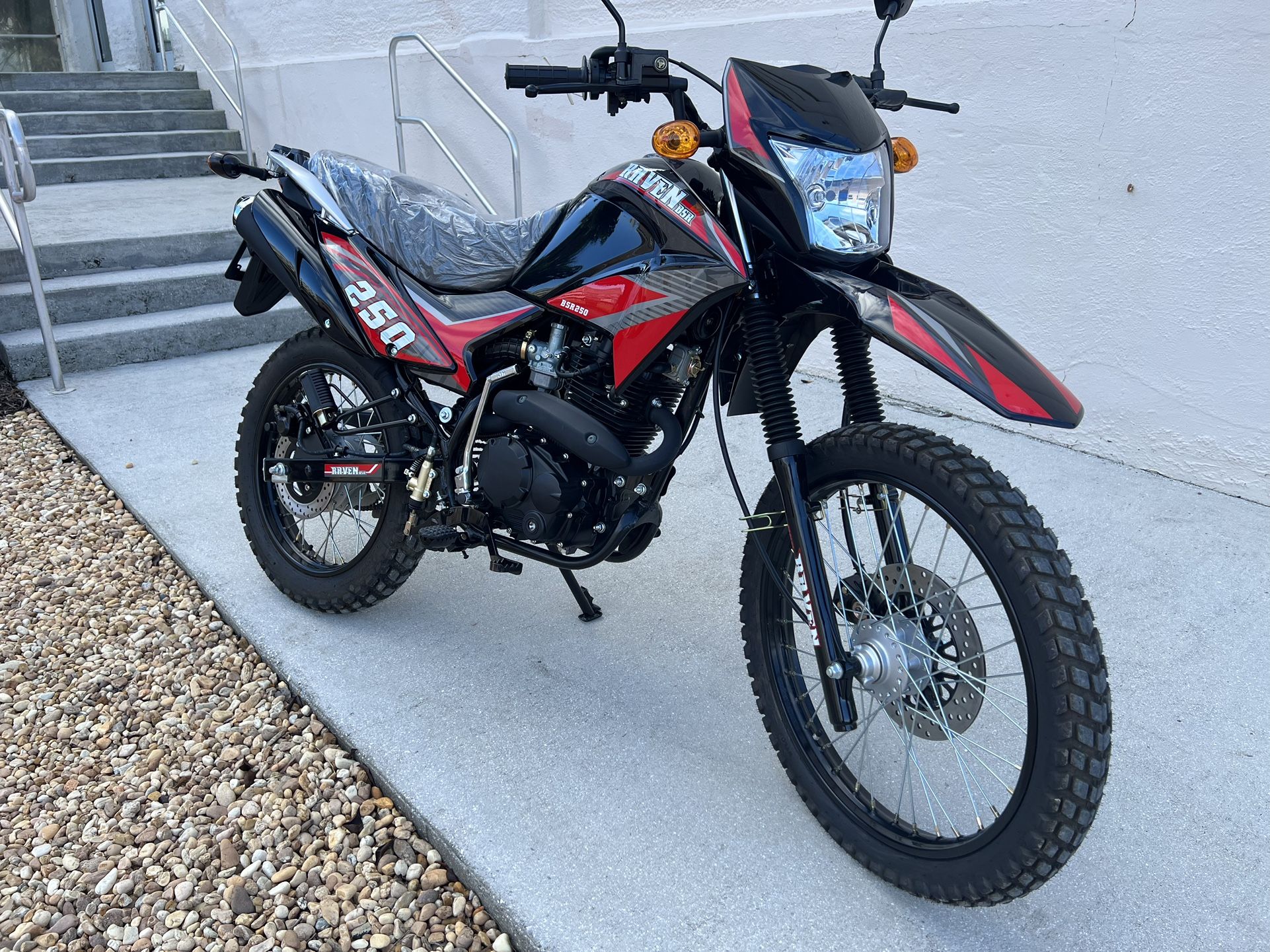 2024 250cc Dirt bike Street Legal 0 miles. Financing avail $50 down