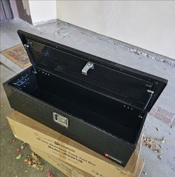 NEW TOOL BOX ALUMINUM 39x13x10' DIAMOND INCLUDING SET KEY,CAN USED FOR SHOP,RV,TRUCKS ETC FOR ANY QUESTION TEXT ME PLEASE SE HABLA ESPAÑOL