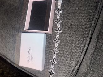 vvs diamond Cross Flower braclet