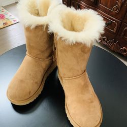 MAKE SOMEONES CHRISTMAS  UGG-TASTIC!