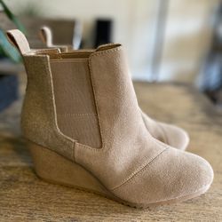 TOMS Wedges Size 8