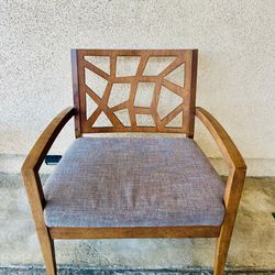 Set of 2 Solid Wood Accent Chairs – Modern Design – Excellent Condition