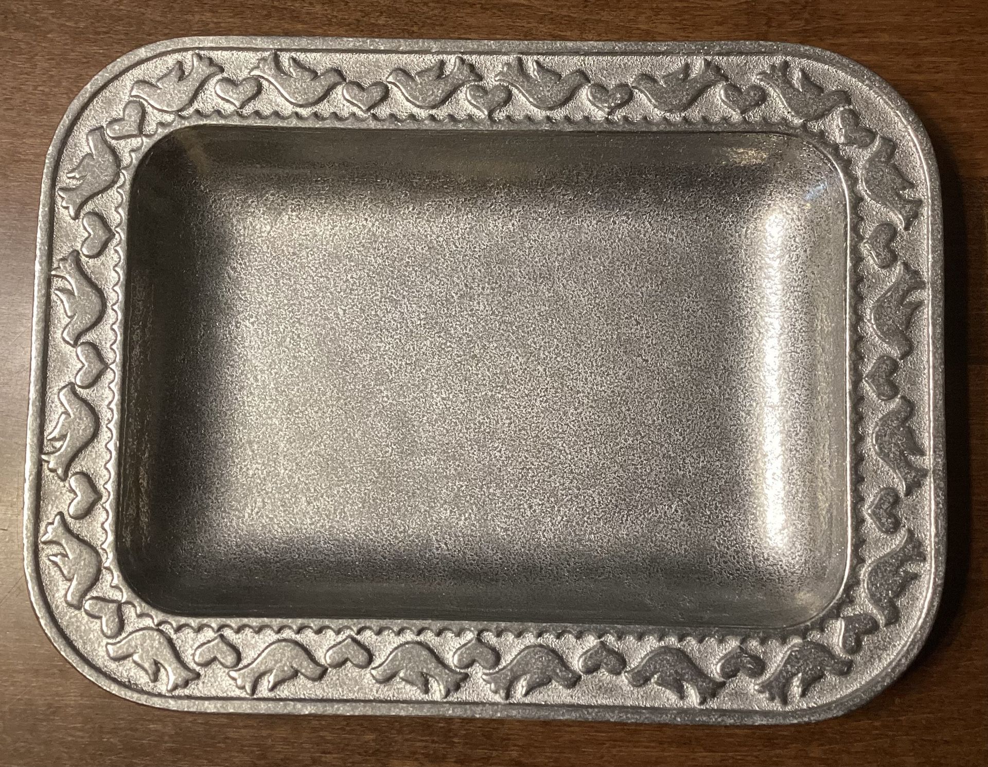 Wilton Armetale Hearts and Dove Matte Dish 8”x6”