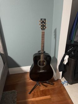 yamaha F335 Guitar
