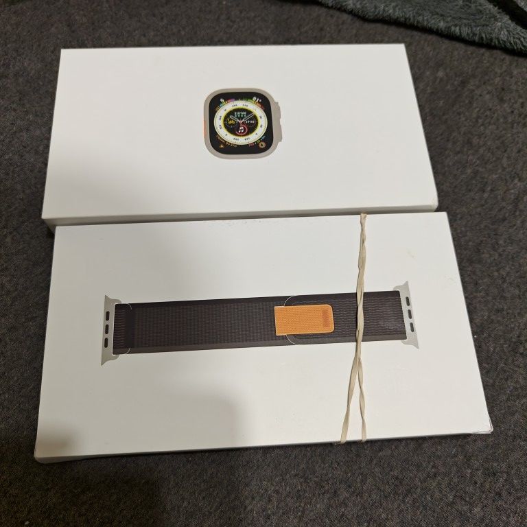 MFQ53LL/A - Apple Watch Ultra 49mm Titanium Black/Gray Trail Loop M/L