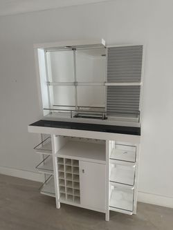 MODERN HIGH-GLOSS BAR / WINE SERVER – STUNNING CENTERPIECE!