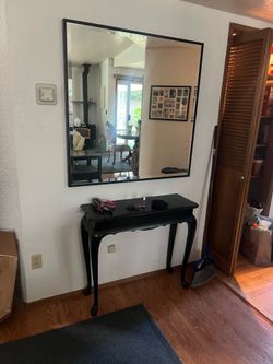 Entry table with mirror