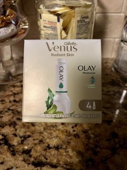 Gillette Venus Radiant Skin Seaweed  Aloe Olay razor moisturizer refills, 4ct•REFILL ONLY•$10