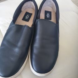 Men's Slip On UGGS sneakers Size 10