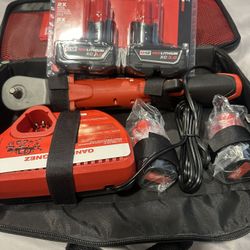 3/8 M12 FUEL ™ RIGHT ANGLE IMPACT WRENCH