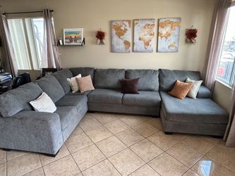 DELIVERY AVAILABLE 🚛! Beautiful Grey Sectional couch from Ashley Furniture LIKE NEW