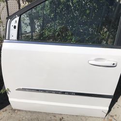 DRIVER DOOR 2011-2017 TOWN COUNTRY /DOGDE CARAVAN.