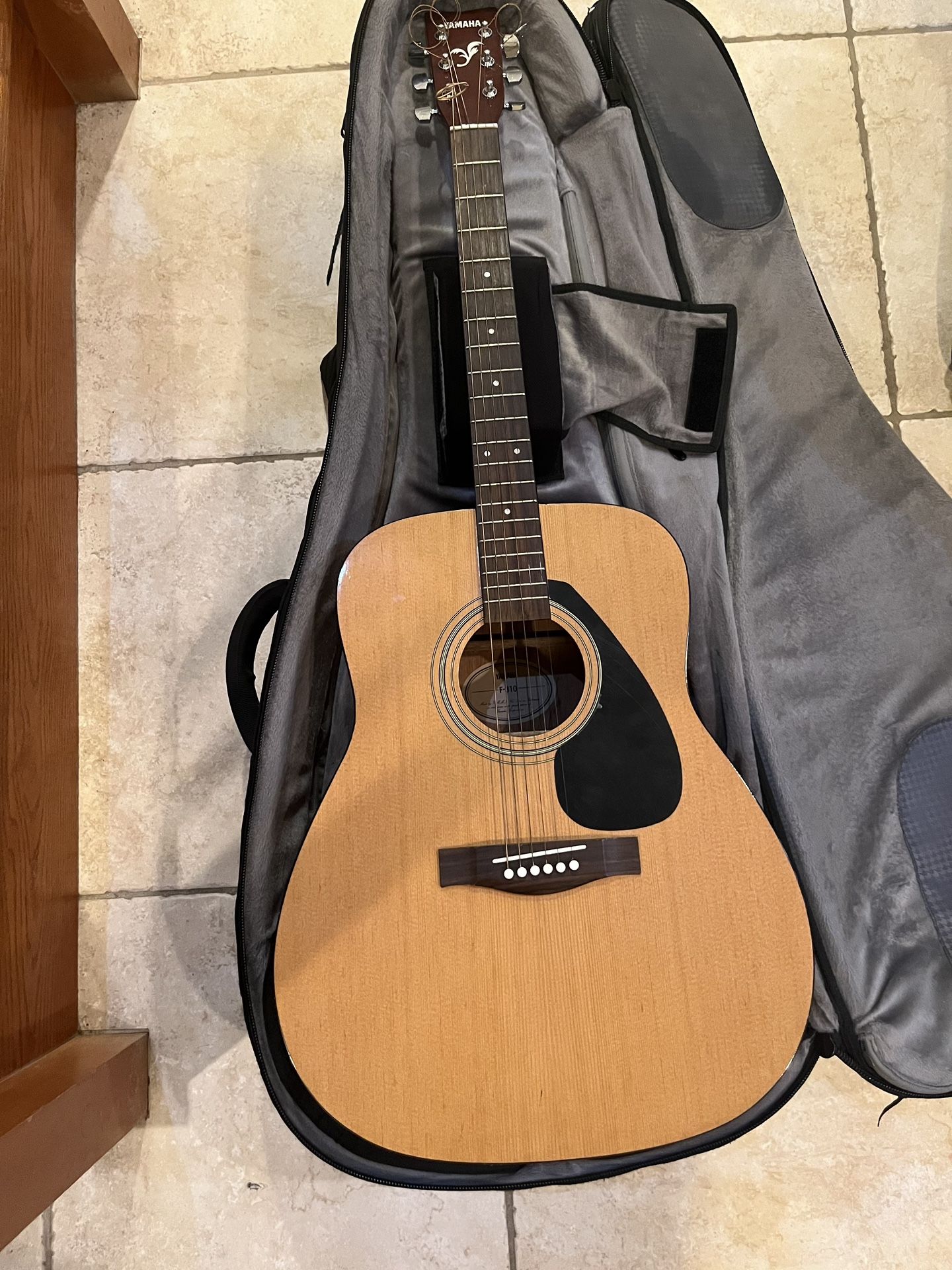Yamaha F310 Acoustic Guitar (Mint) W/ Mono Acoustic Carrying Case