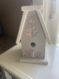 Shabby wooden birdhouse
