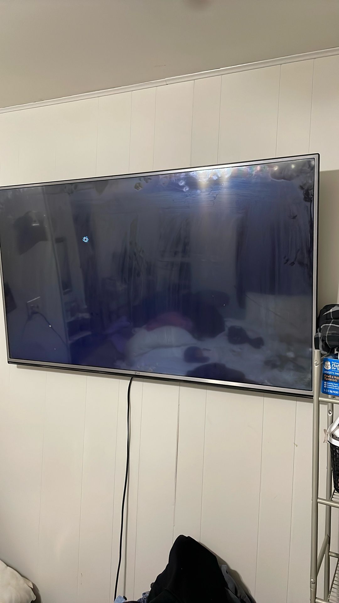 55 inch LG TV plus wall mount 150 bucks negotiable come get it