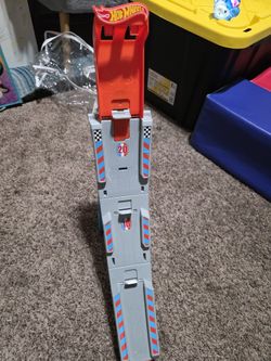 Hot Wheels Hill Climb Champion Playset