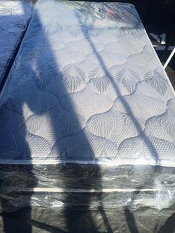 Brand new twin size pillowtop mattress and box spring free delivery depends on location