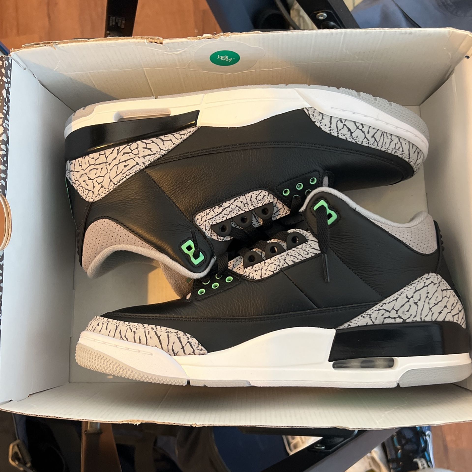 Nike Jordan 3 Retro  “Green  Glow”