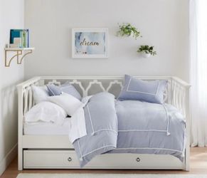 Twin White Wood Daybed - no trundle or mattress