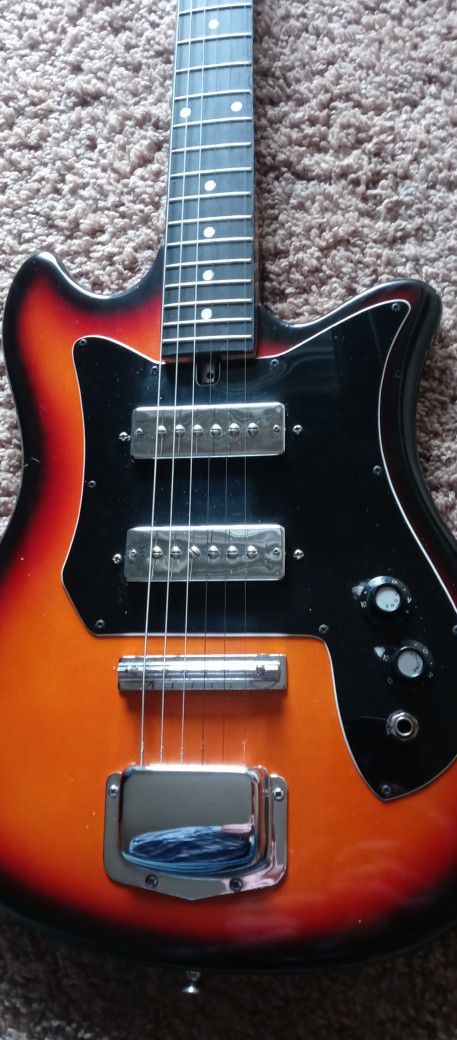 1970's Harmony 303. 14oo Electric Guitar