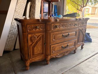 Solid dresser a lot of room to storage great condition $150