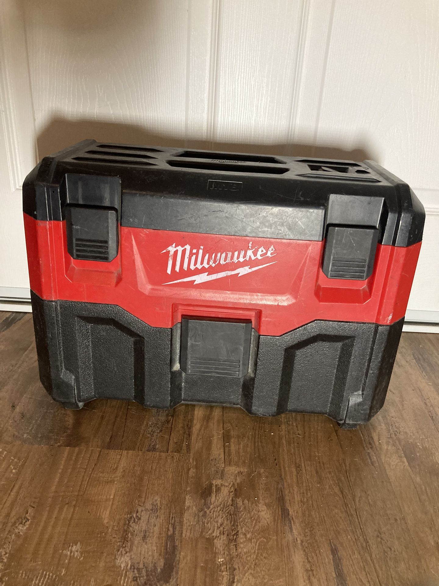 Milwaukee M18 Vacuum 