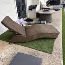 Front gate  chase Lawn chair  FREE