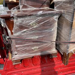 Do you dressers two nightstands and bedframe