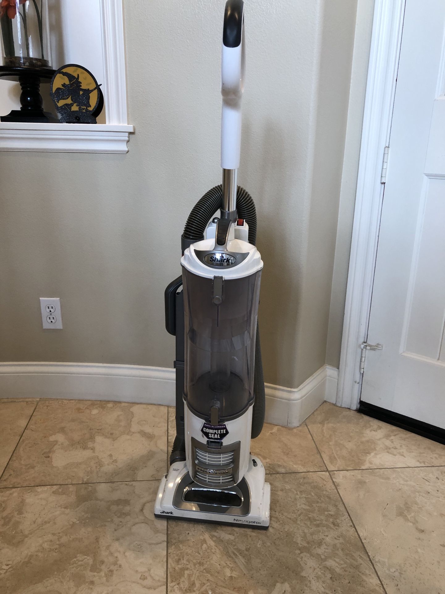 Vacuum: Shark Navigator Professional