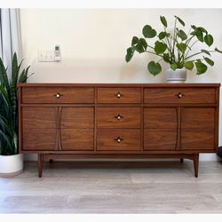 Bassett mid century modern 9 drawer dresser | credenza | sideboard