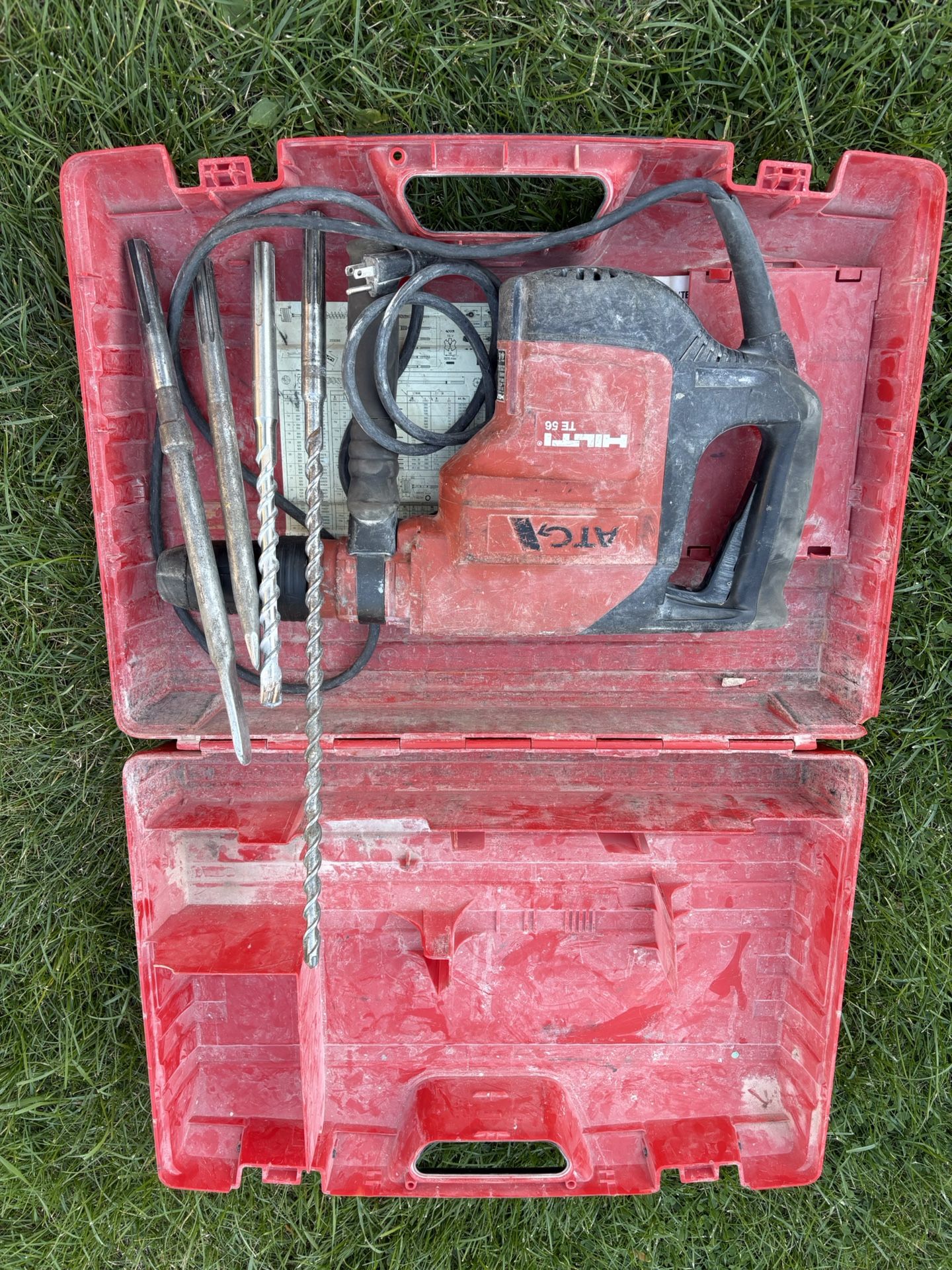 Hilt Rotary Hammer Drill With Cord