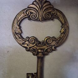 Vintage Cast Iron Key 15"x9.5"