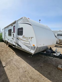 2012 Bullet ultra lite 26'