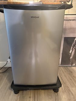 Mini fridge