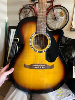 Used but in perfect condition. Fender FA-135CE V2. Acoustic/Electric